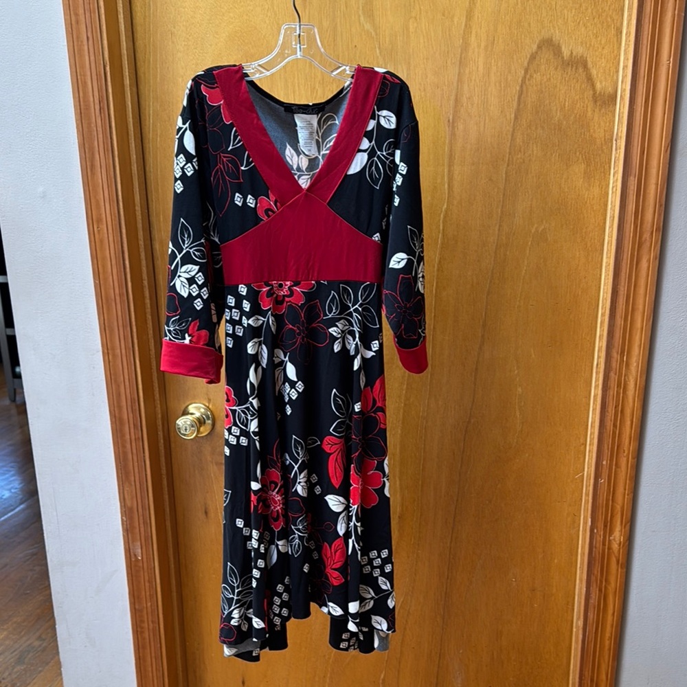 NWOT Girls Too Chic Floral Print dress. Size 14